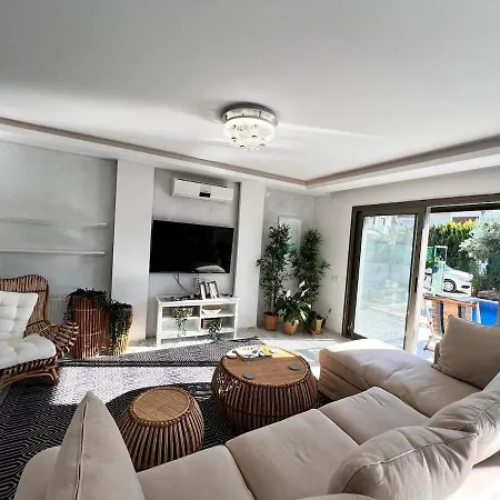 Villa 4room With Pool In Alacati Çeşme